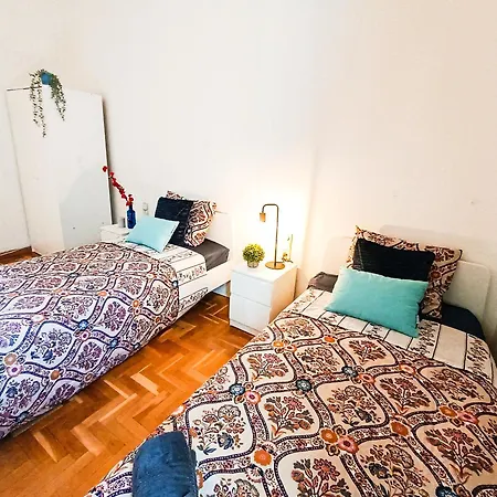 Eixample Hostel *